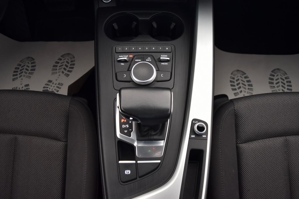 AUDI A4 2.0 TDI Avant~Navi~Bluetooth~Bi-Xenon~AHK AUDI A4 2.0 TDI Avant~Navi~Bluetooth~Bi-Xenon~AHK