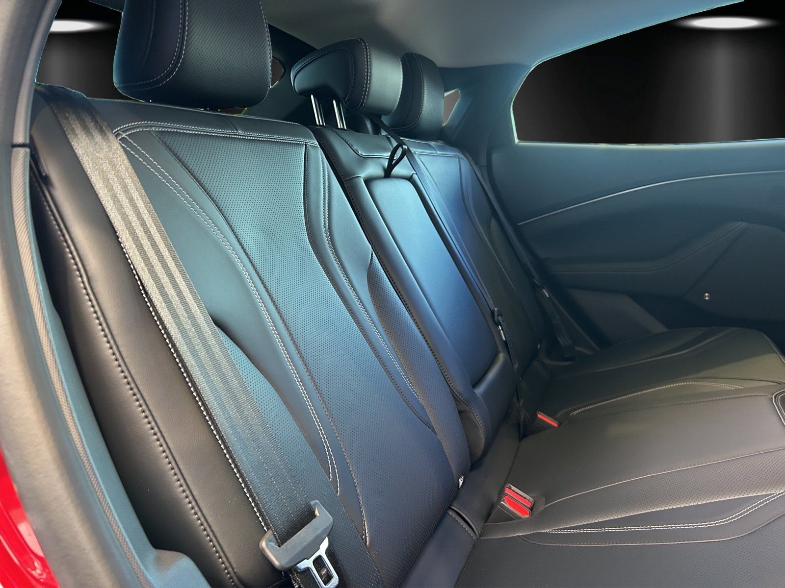 Fahrzeugabbildung Ford Mustang MACH-E Heckantrieb Extended Range Panora