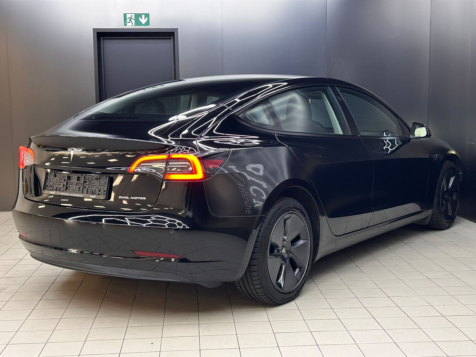 Fahrzeugabbildung Tesla Model 3 Long Range Dual AWD PANO+LED+NAV+SHZ+KAM