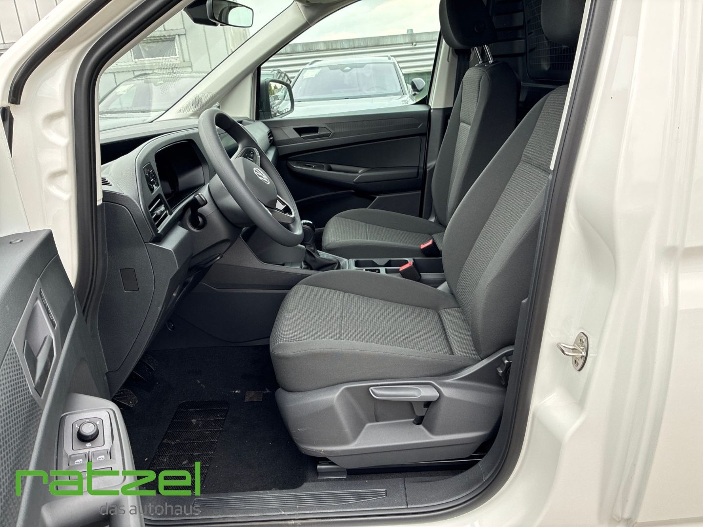 Fahrzeugabbildung Volkswagen Caddy Cargo Maxi 2.0 TDI AHK+DAB+Klima+PDC+Regal