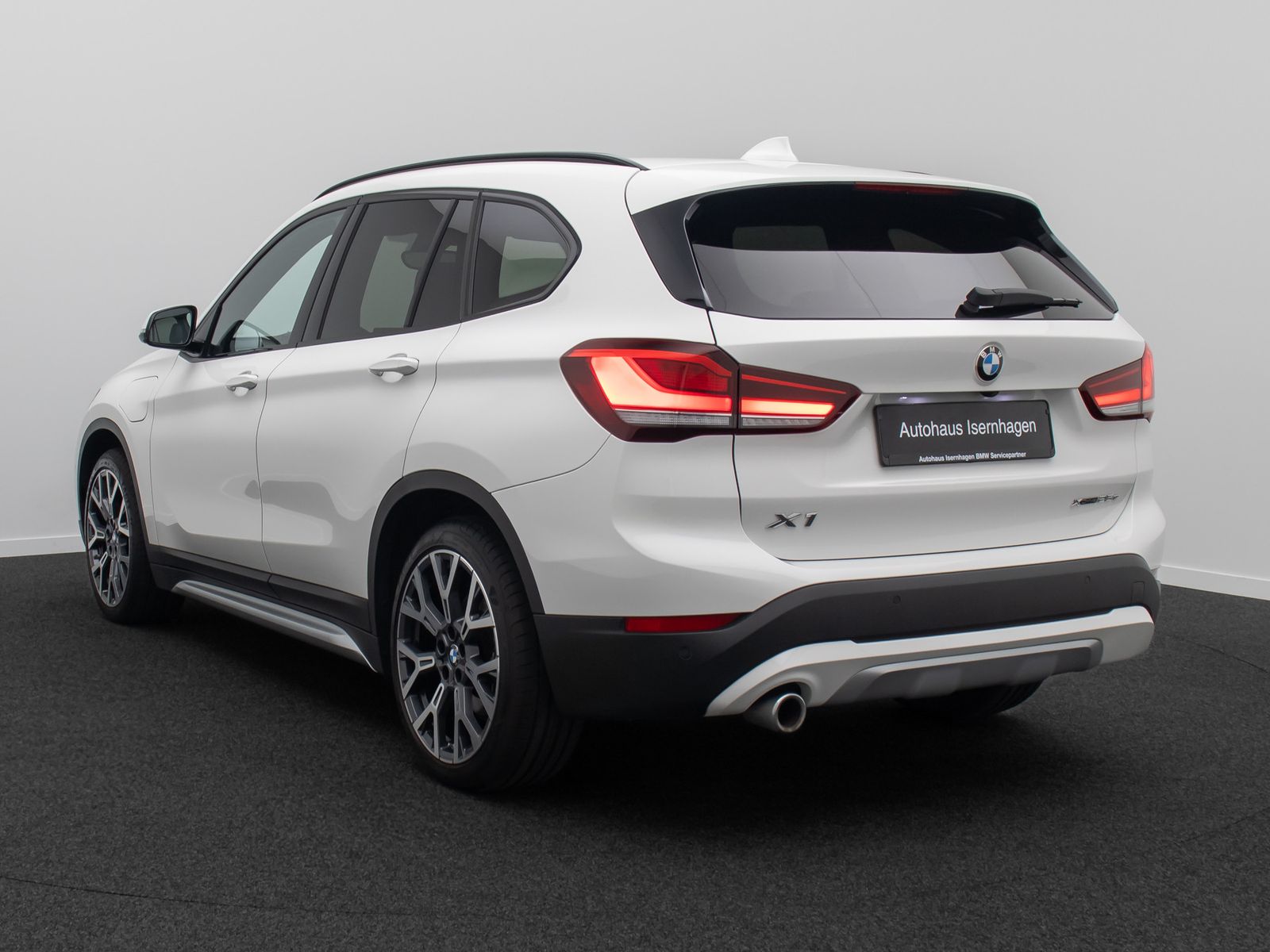 Fahrzeugabbildung BMW X1 xD25e xLine Panorama Kamera HUD DAB H/K 19"