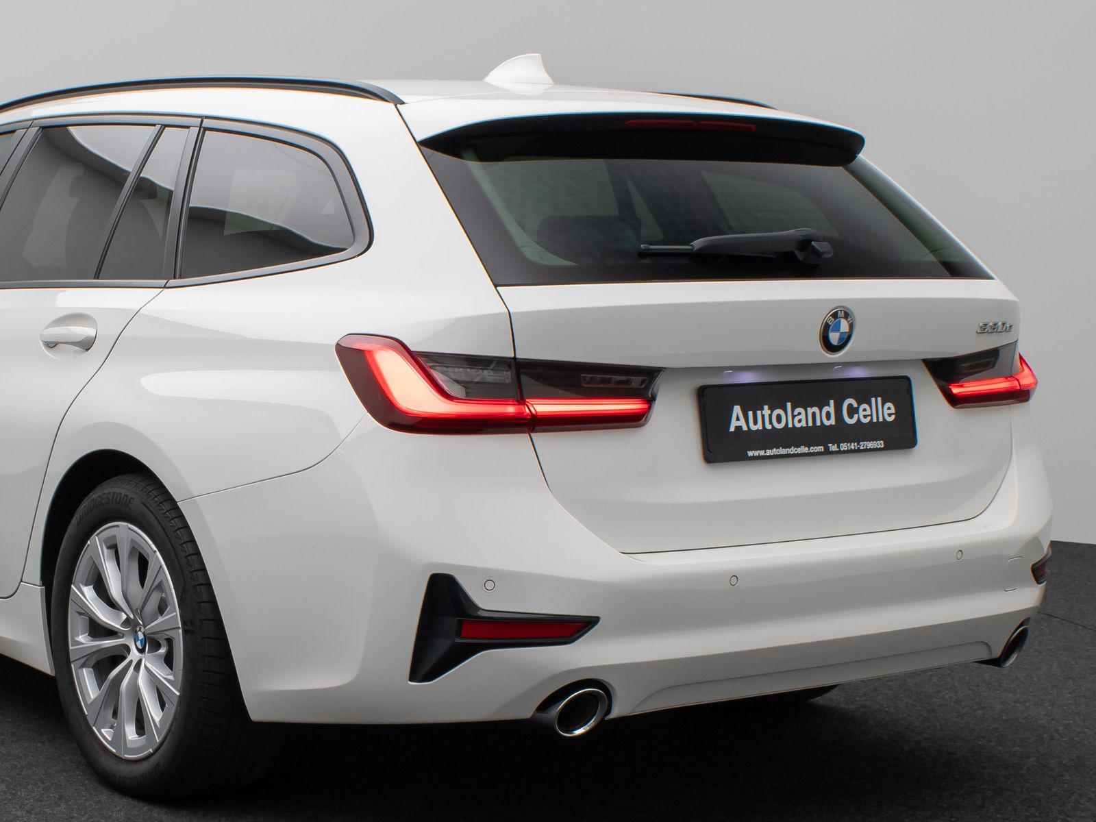 Fahrzeugabbildung BMW 330e Panorama Laser HUD DAB H/K Komfort Alarm