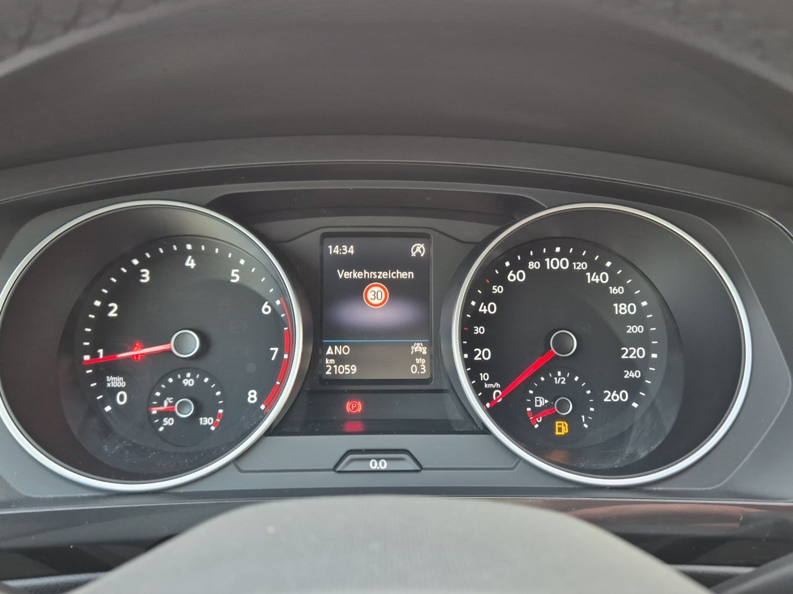 Fahrzeugabbildung Volkswagen Tiguan TSI Life LED AHK Navi Pano ACC Park-Assis