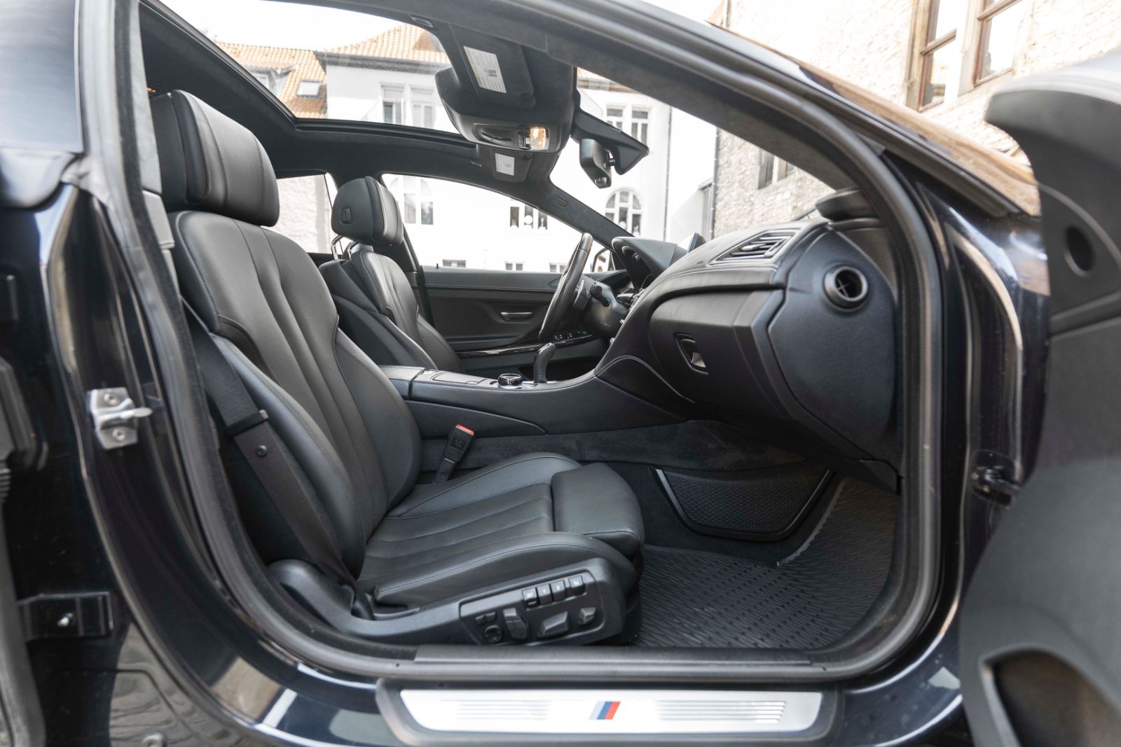 Fahrzeugabbildung BMW 650ix GC M-SPORT MASSAGE HUD H&K KAM CARPLAY