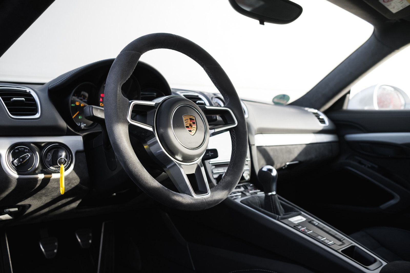 Fahrzeugabbildung Porsche Cayman GT4-Steuer ausw.-wenig KM-Approved