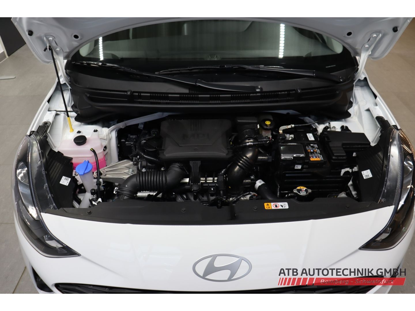 Fahrzeugabbildung Hyundai i10 Select MY25 1.0 Benzin 63 PS 5-MT 2WD Navi A
