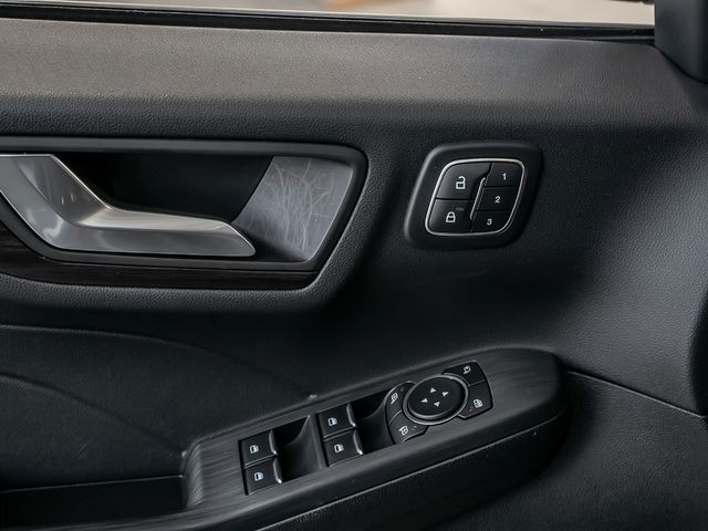 Ford Kuga 2.5 Plug-In Hybrid Vignale Stauassistent