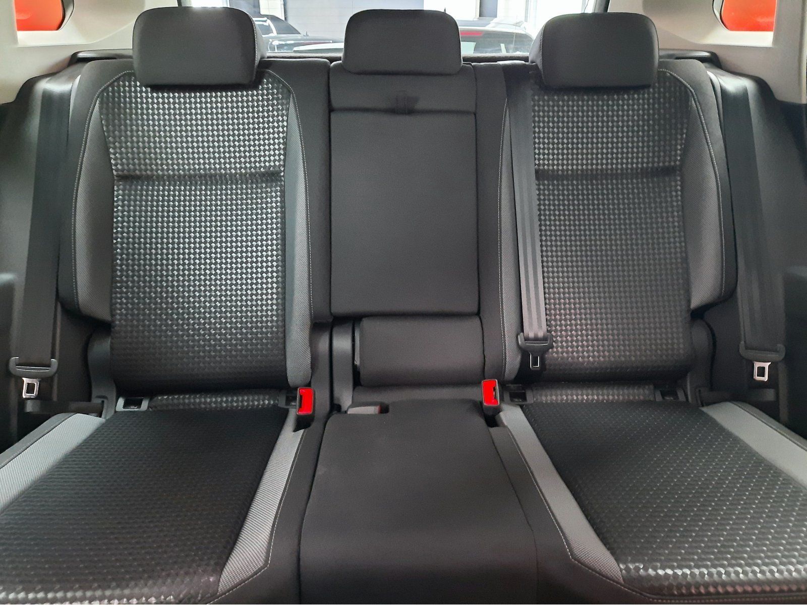 Fahrzeugabbildung Volkswagen Tiguan Active TSI *Navi*Cam*LED*PDC*Sitzhzg*ACC*