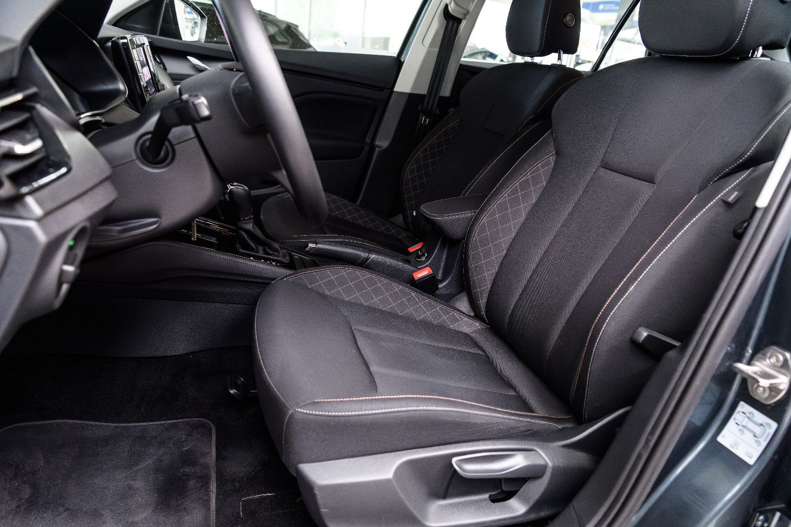 Fahrzeugabbildung SKODA Kamiq Ambition 1.0 DSG LED+AHK+SHZ+GRA