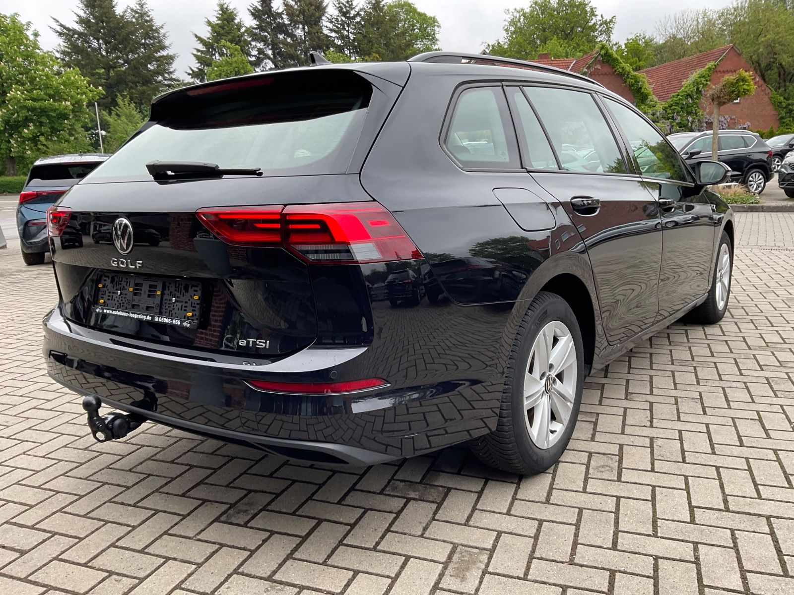 Fahrzeugabbildung Volkswagen Golf Variant 1.5 eTSI DSG Life,LED,AHK,ACC,carpl