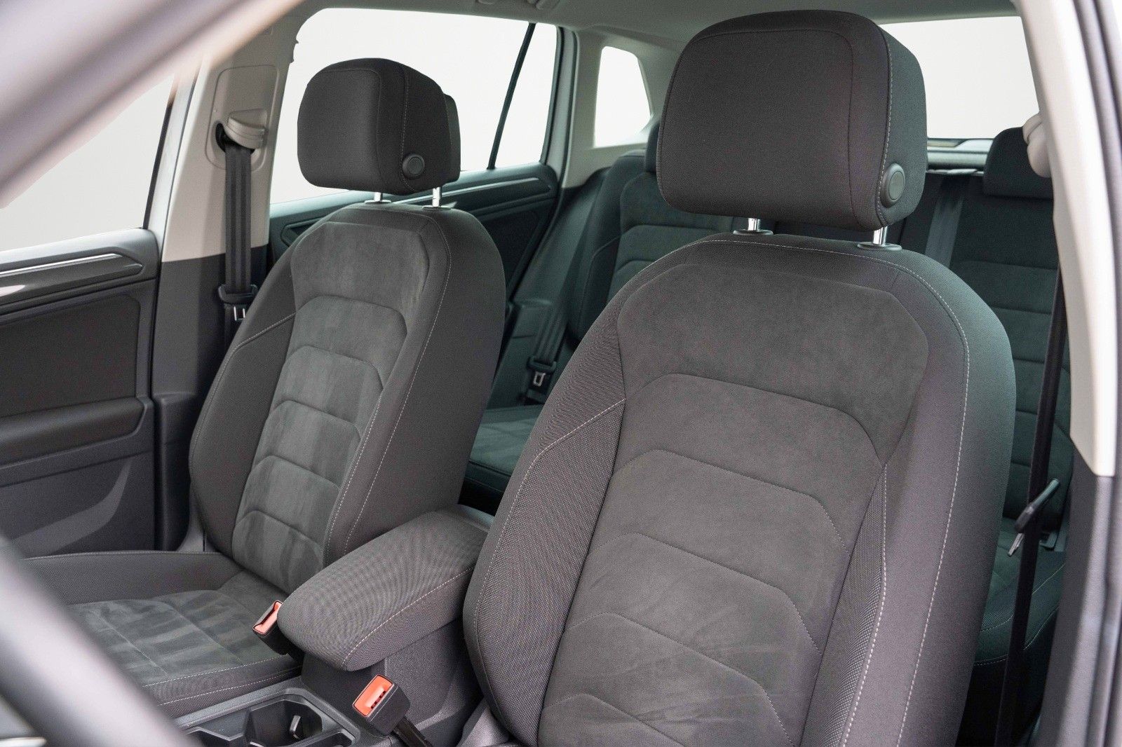 Fahrzeugabbildung Volkswagen TIGUAN 1.5 COMF KAM STHZ ERGO NAVI ACC KEYLESS