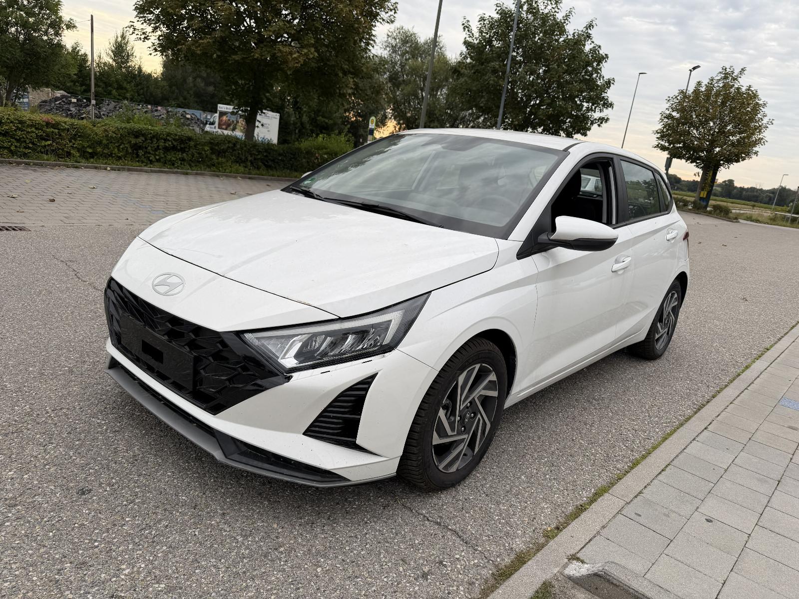 Hyundai i20 Trend NAVI SHZG TEMPOMAT LED PDC-KAMERA