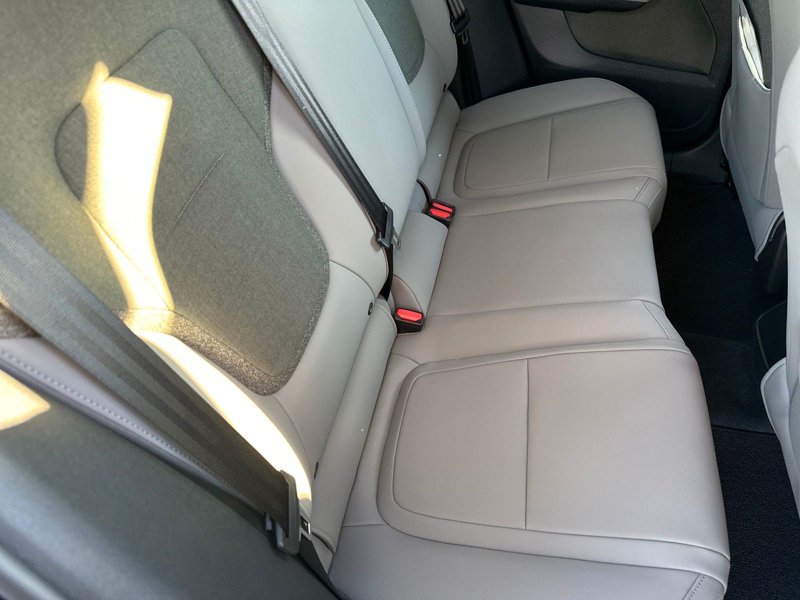 Fahrzeugabbildung Volvo EX30 Plus 2WD Pure Electric Extended Range, ACC
