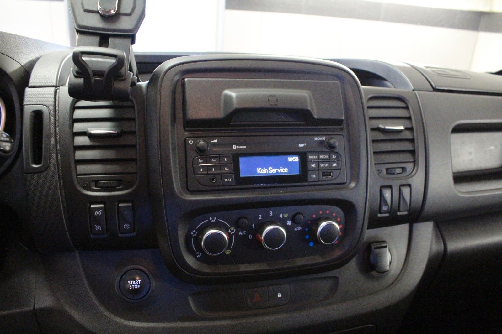 Fahrzeugabbildung Renault Trafic Grand dCi 145 L2H1 LKW 3.0t AHK