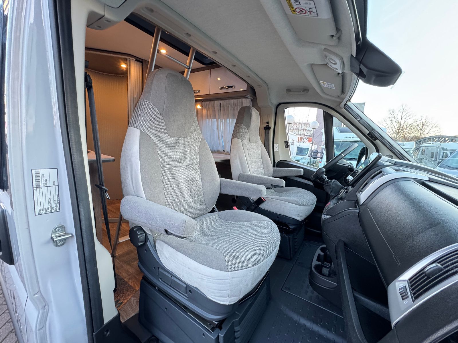 Fahrzeugabbildung Pössl 600 2WIN R PLUS CITROEN SCHLAFDACH AHK KAMERA