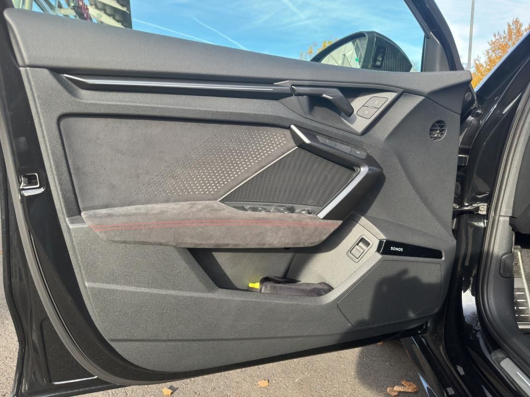Fahrzeugabbildung Audi RS 3 Limousine 2.5 quattro W TFSI HUD,Kamera,LED