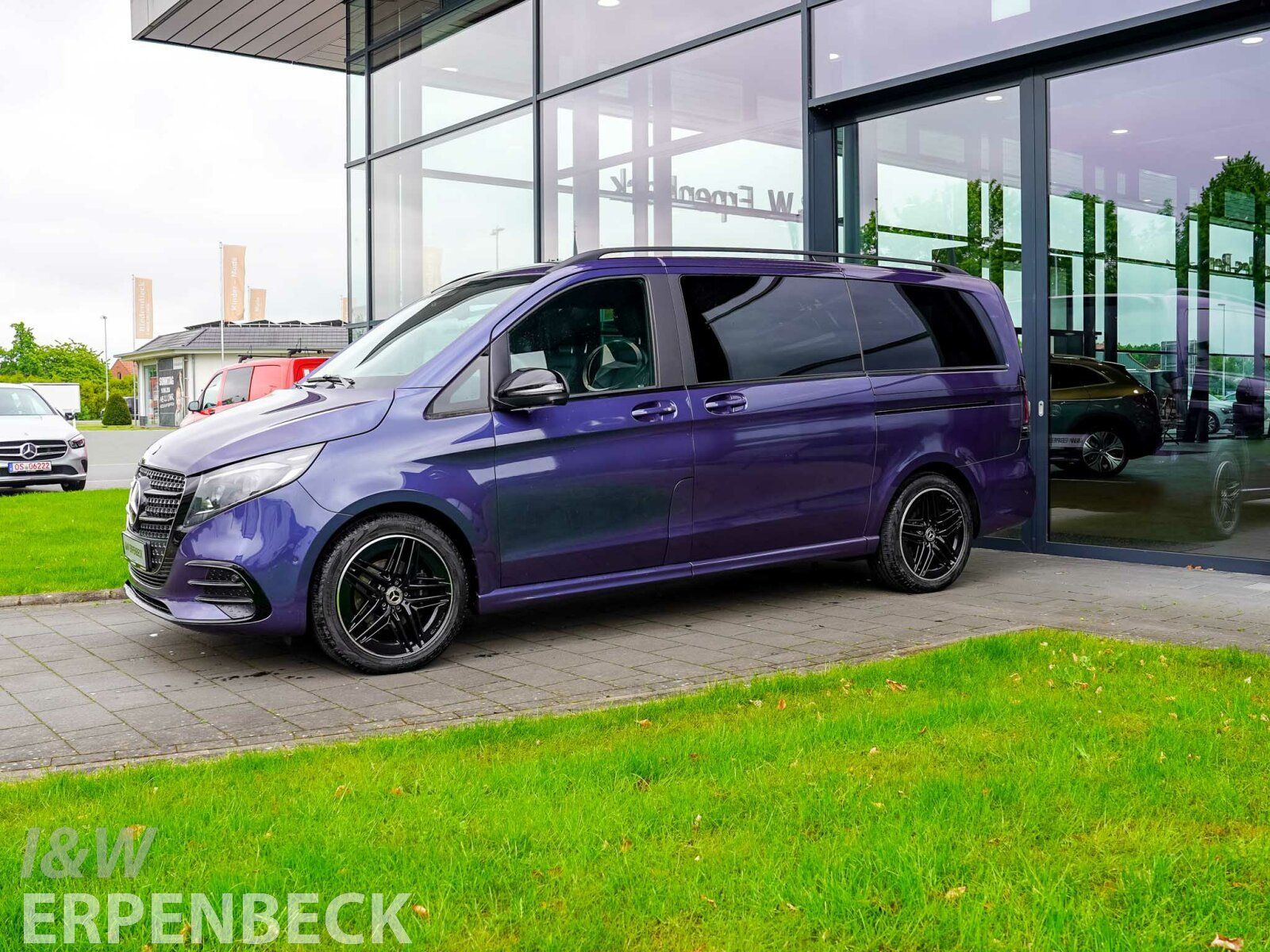 Fahrzeugabbildung Mercedes-Benz V 300 d AVANTGARDE L AMG AHK Distronic Airmatic