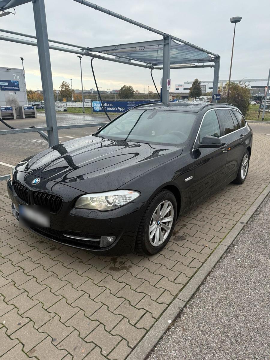 BMW 530 2013 — rear view