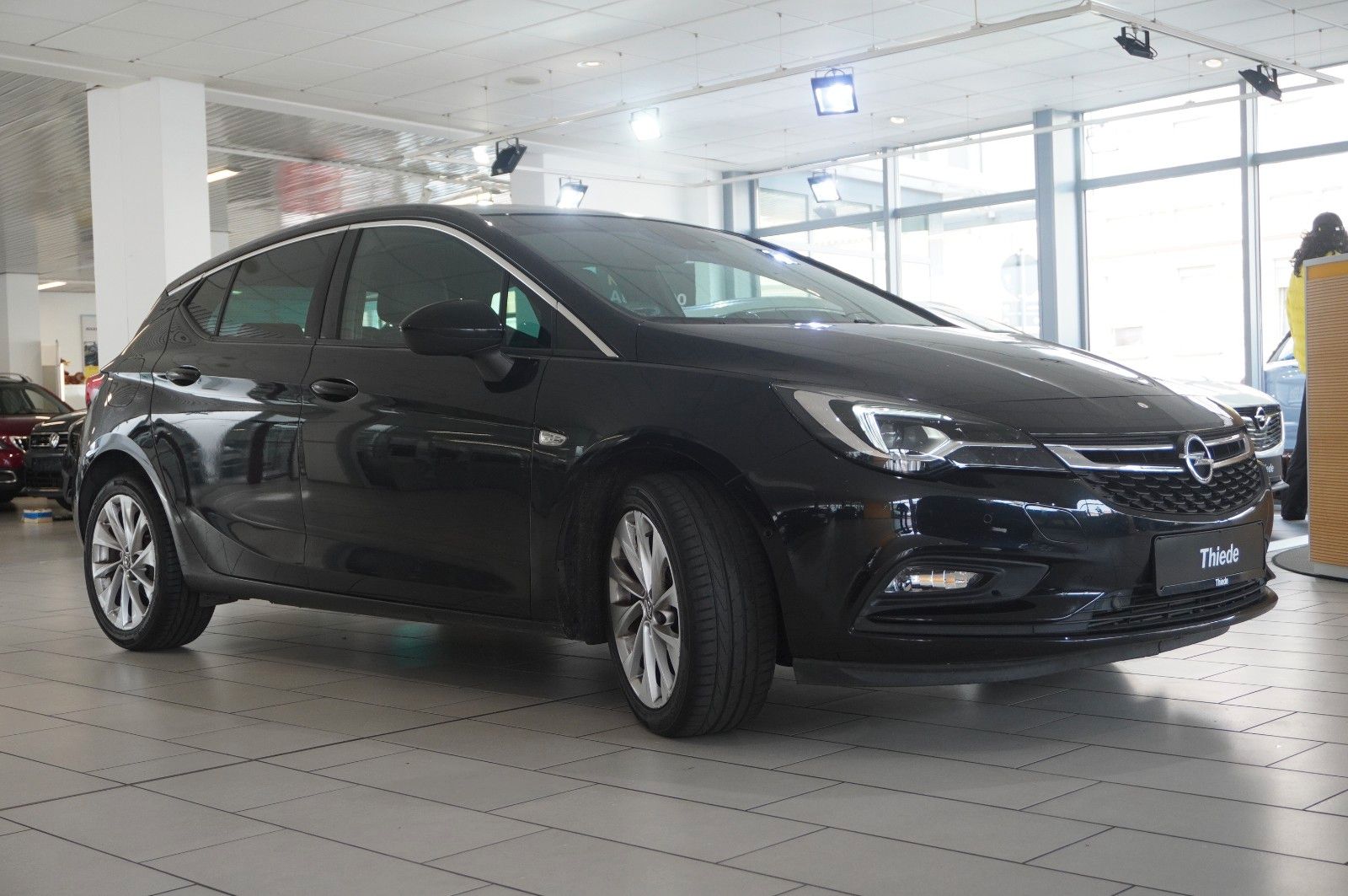 Fahrzeugabbildung Opel Astra K Lim. 1.4T INNOV. NAVI/LED/KAMERA/SH/TEMP