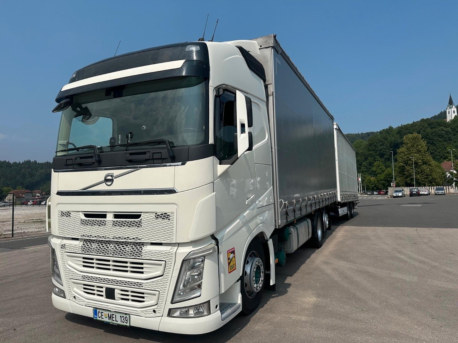Volvo FH 6x2 650.000km!!! + TRAILER KRONE - JUMBO!