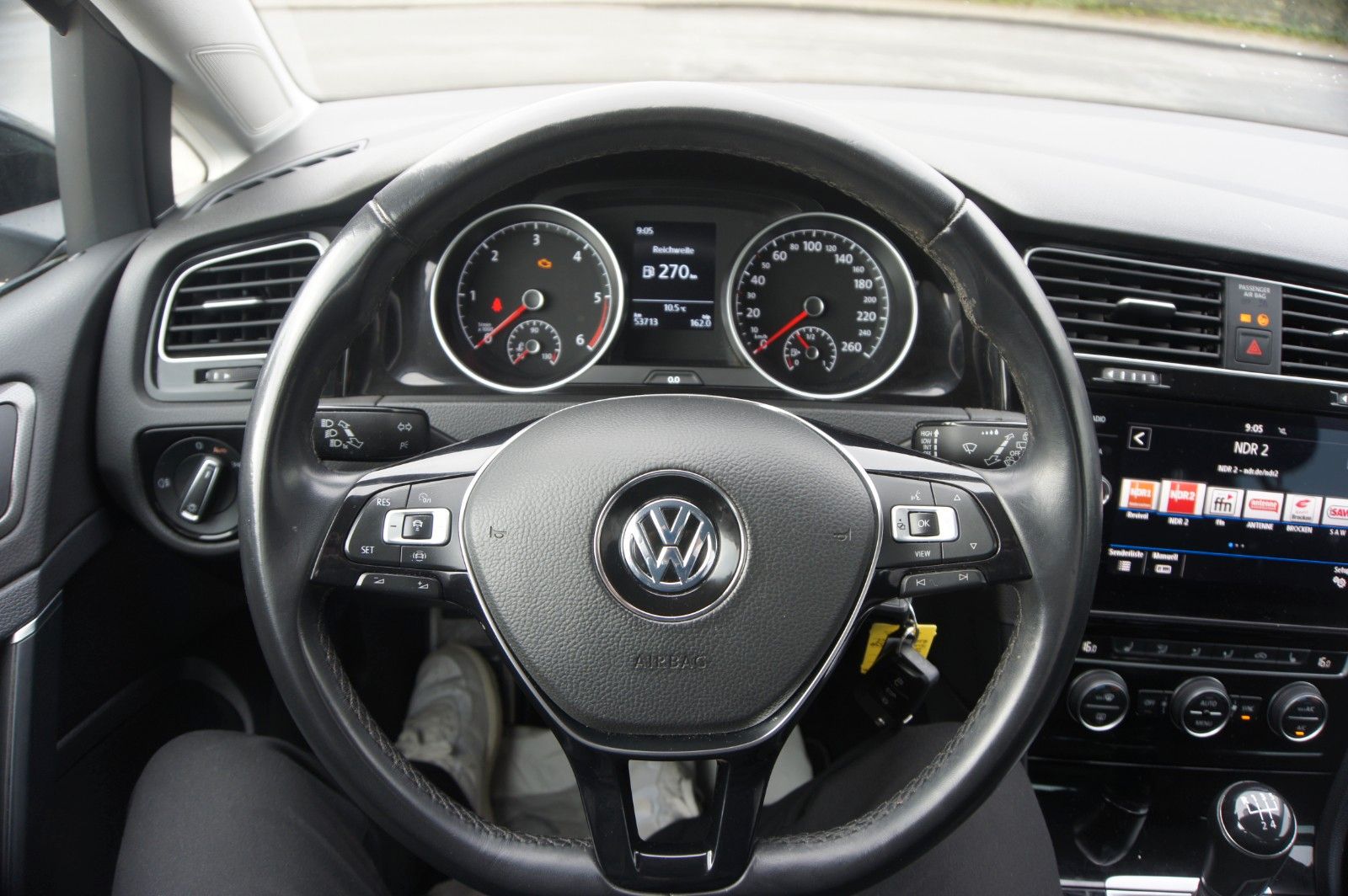 Fahrzeugabbildung Volkswagen Golf VII Lim. IQ.DRIVE ACC PDC AHK