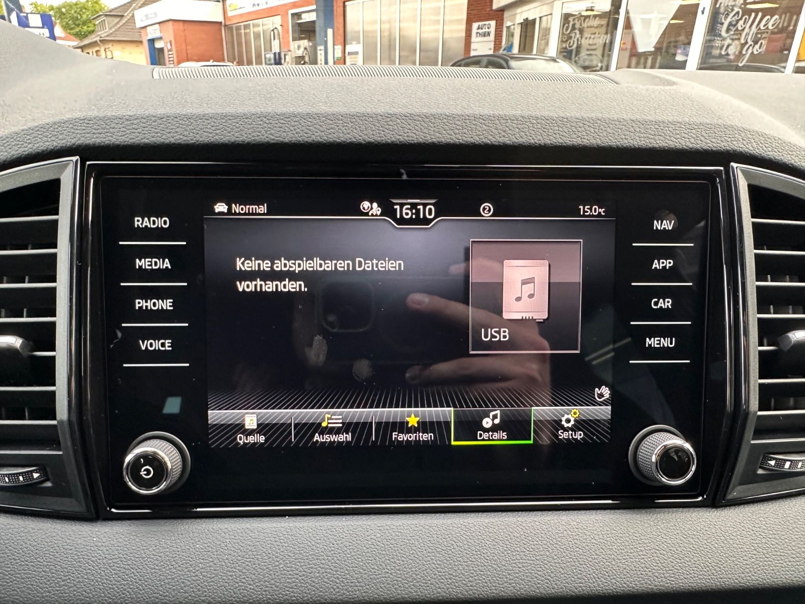 Fahrzeugabbildung SKODA Karoq Sportline 1.5 TSI DSG Matrix/AHK/Navi/ACC