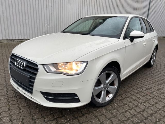 Audi A3 1.6 TDI Attraction S  tronic 110PS NR:33156