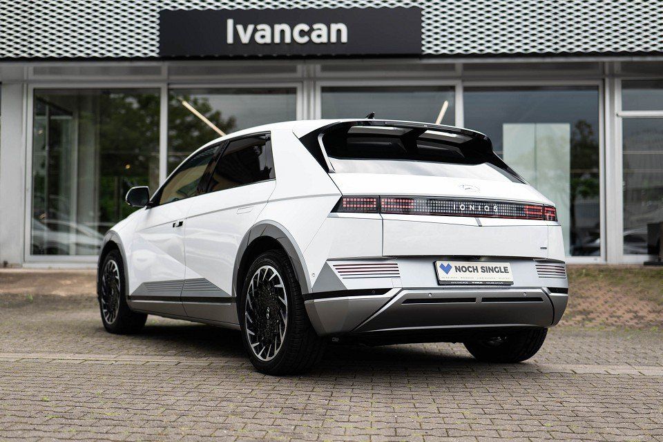 Fahrzeugabbildung Hyundai IONIQ 5 77,4kWh AWD UNIQ Pano Relax 20''