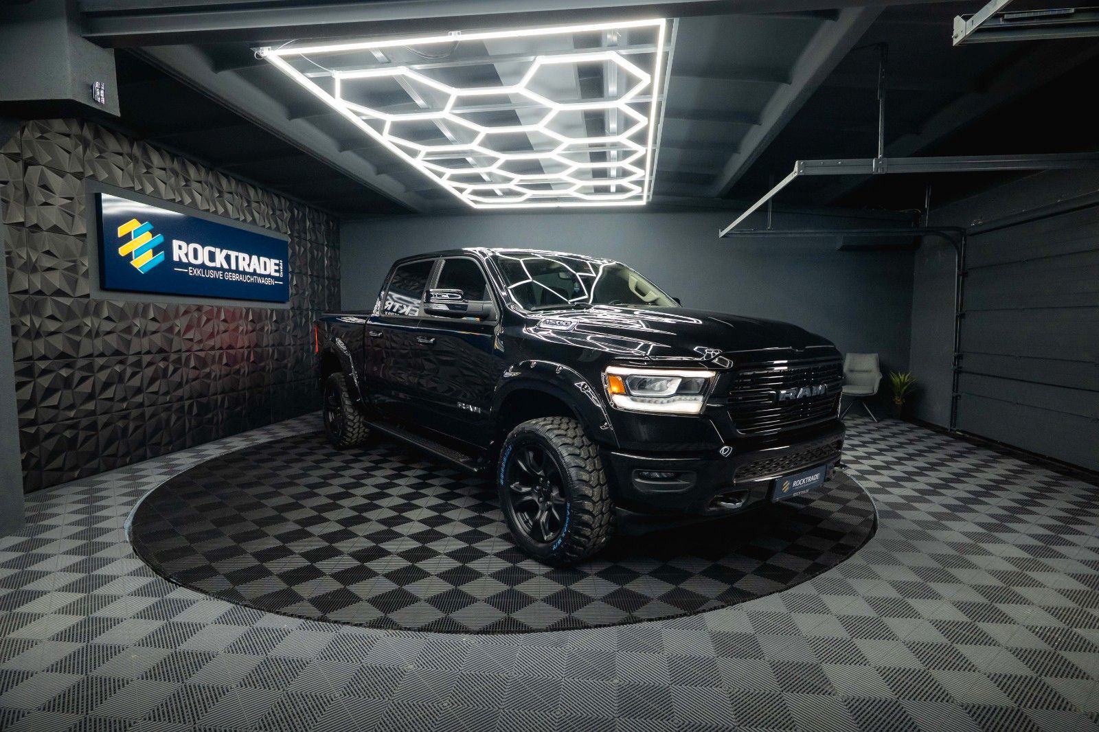 Fahrzeugabbildung Dodge RAM 5.7 V8 HEMI 4x4 LARAMIE Offroad Night LED