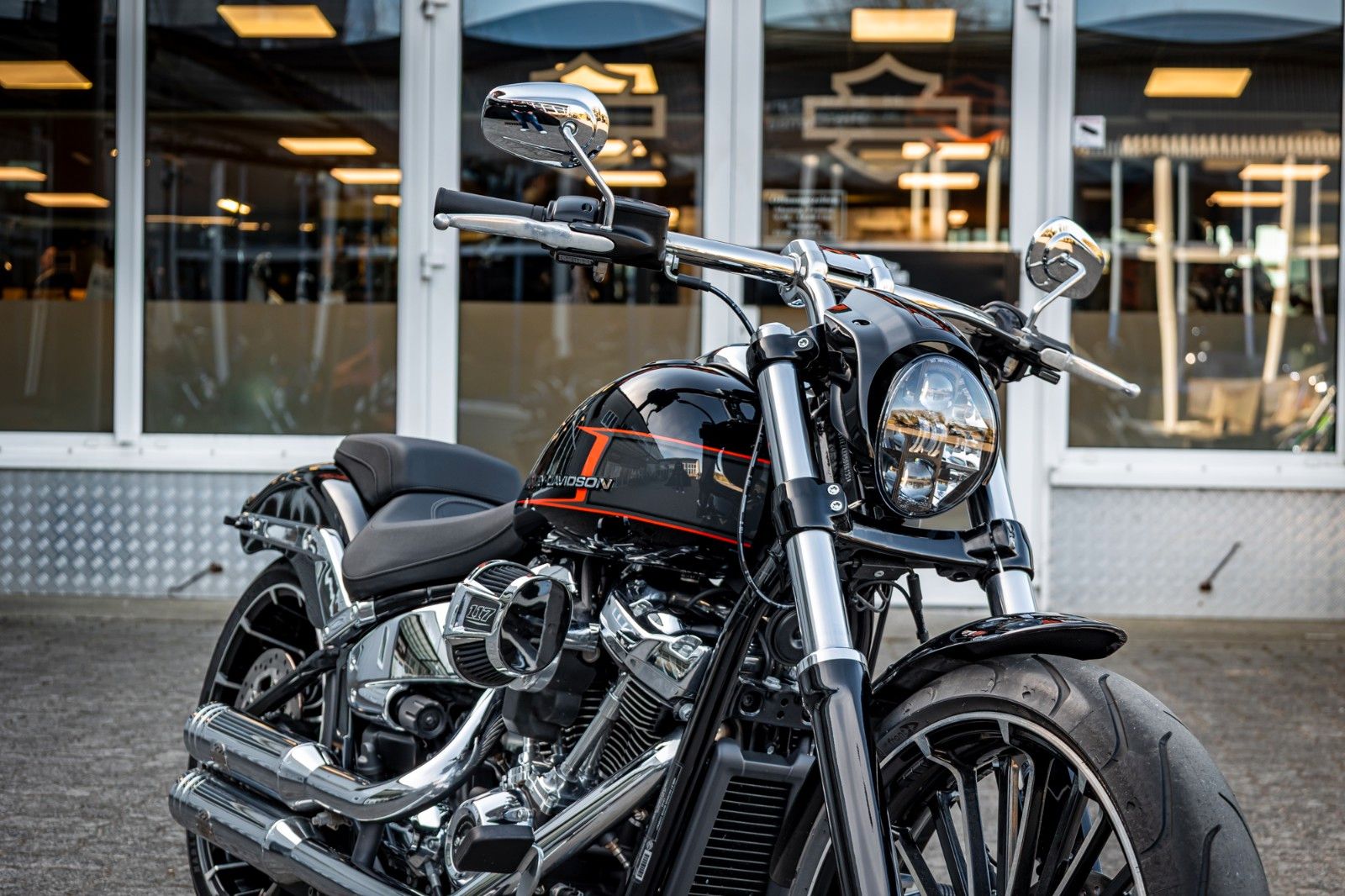 Fahrzeugabbildung Harley-Davidson FXBR Breakout 117 cui - Jekill & Hyde