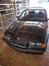 BMW E 36  schwarz 316I - BMW 316 mit Benzin-Antrieb: Limousine, 316i E36