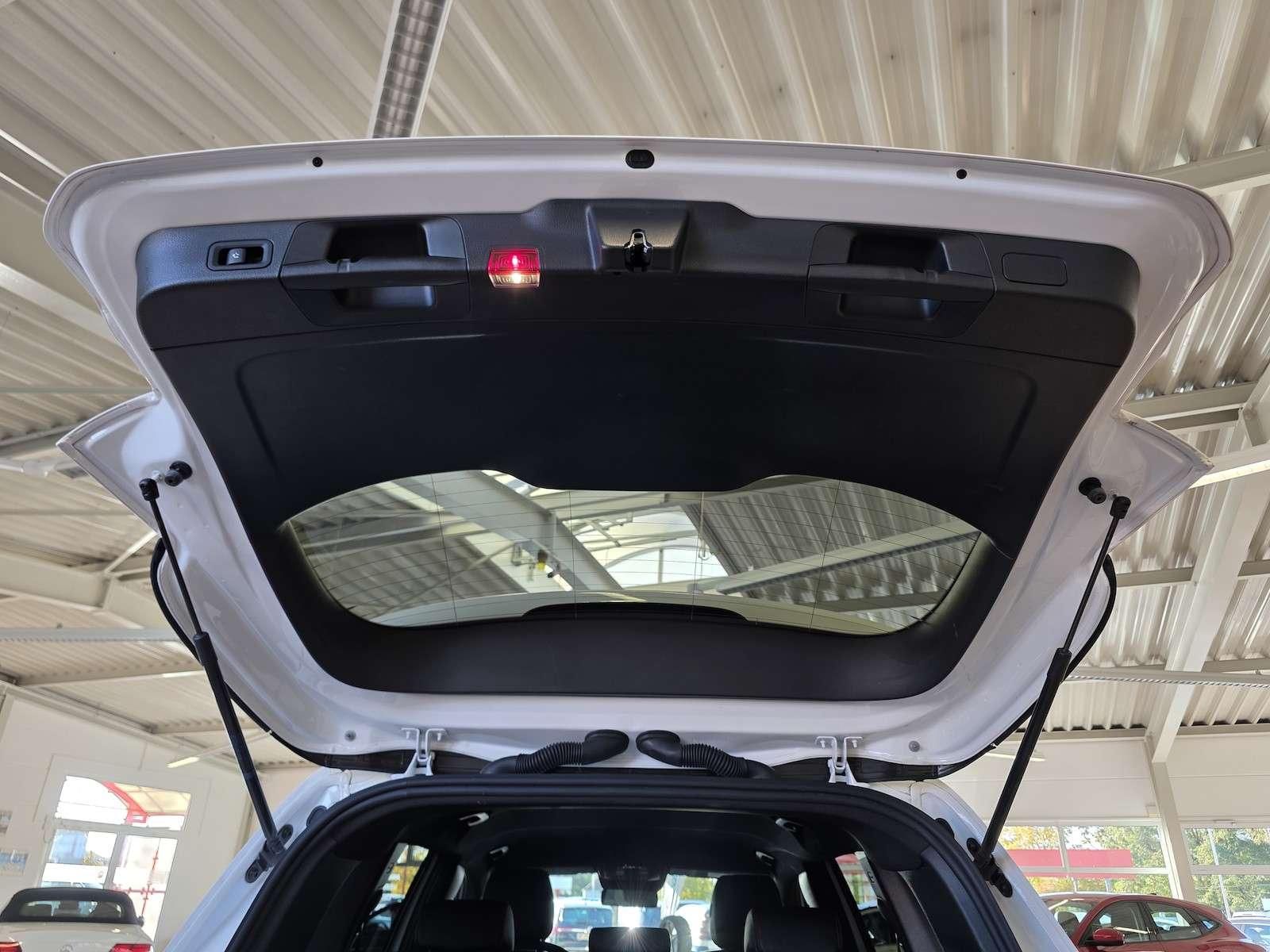 Fahrzeugabbildung Mercedes-Benz GLB 250 AMG Line 4Matic//Night/MBux/Sound/Ahk...