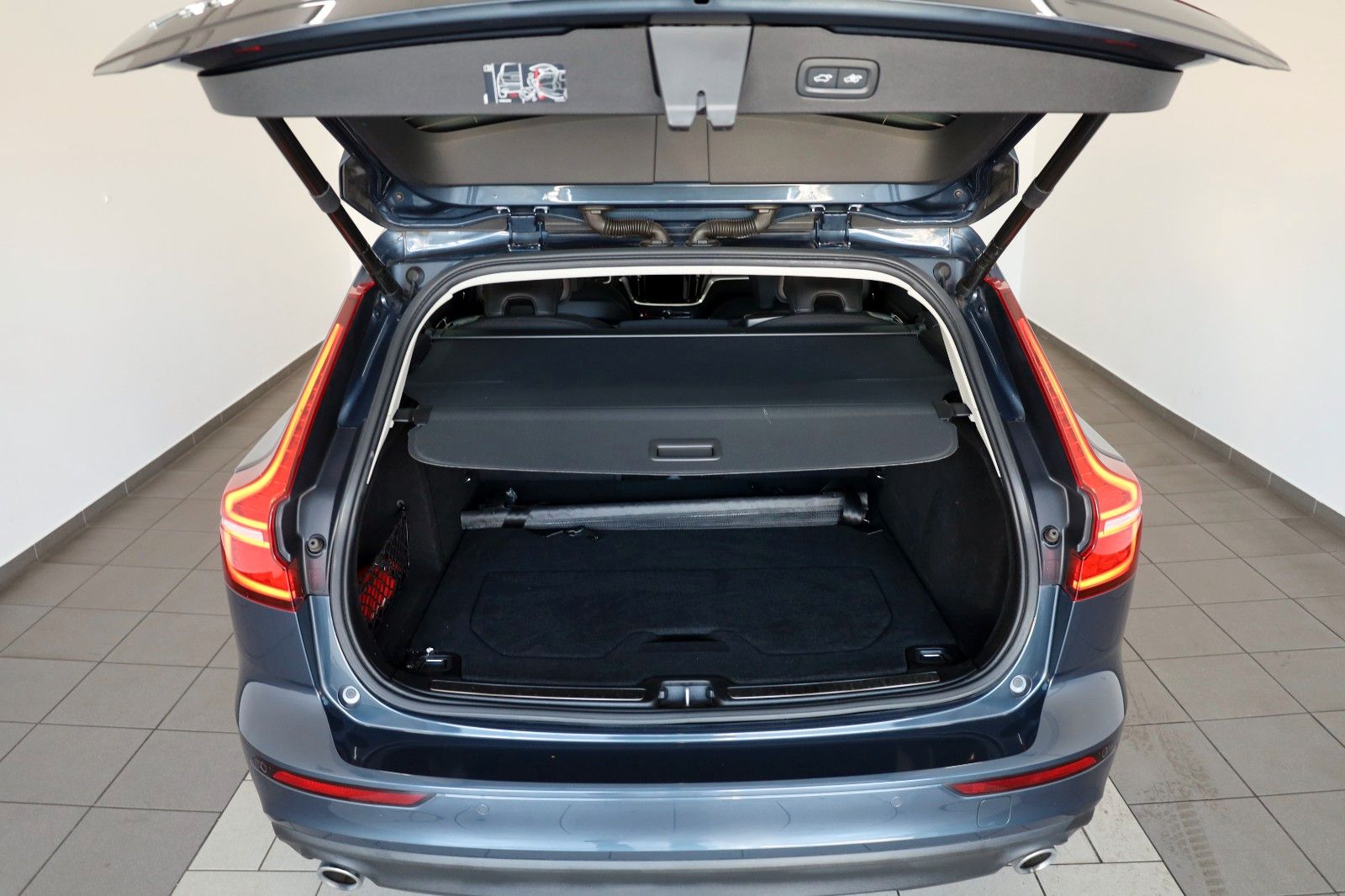 Fahrzeugabbildung Volvo V60 Kombi Momentum Pro Navi,LED,SH,360°,AppleCar