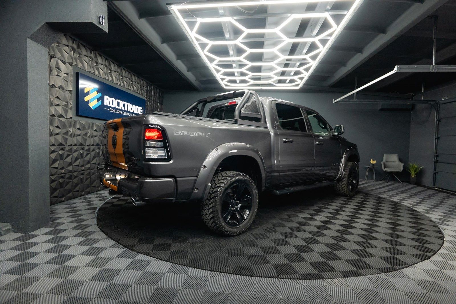 Fahrzeugabbildung Dodge RAM 5.7 V8 HEMI 4x4 OFFROAD Night-Paket *LED*19%