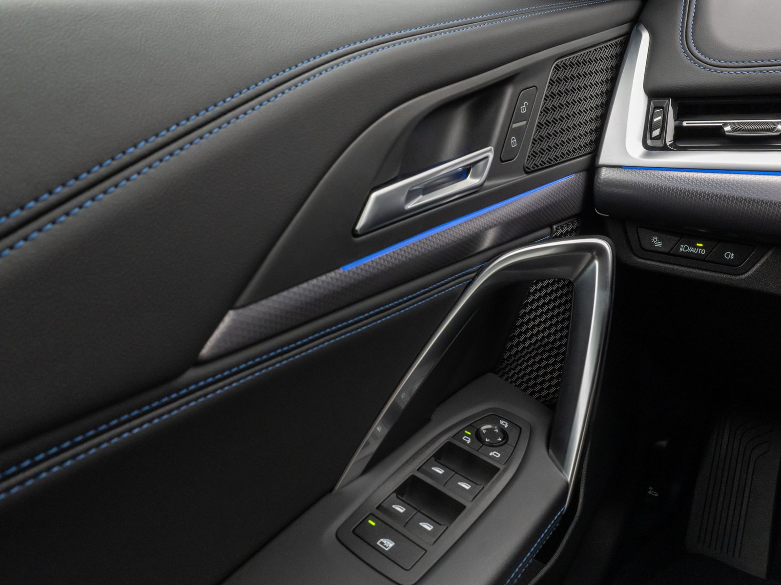 Fahrzeugabbildung BMW iX1 xD30 M Sport Kamera DAB DrivAssist Komfort