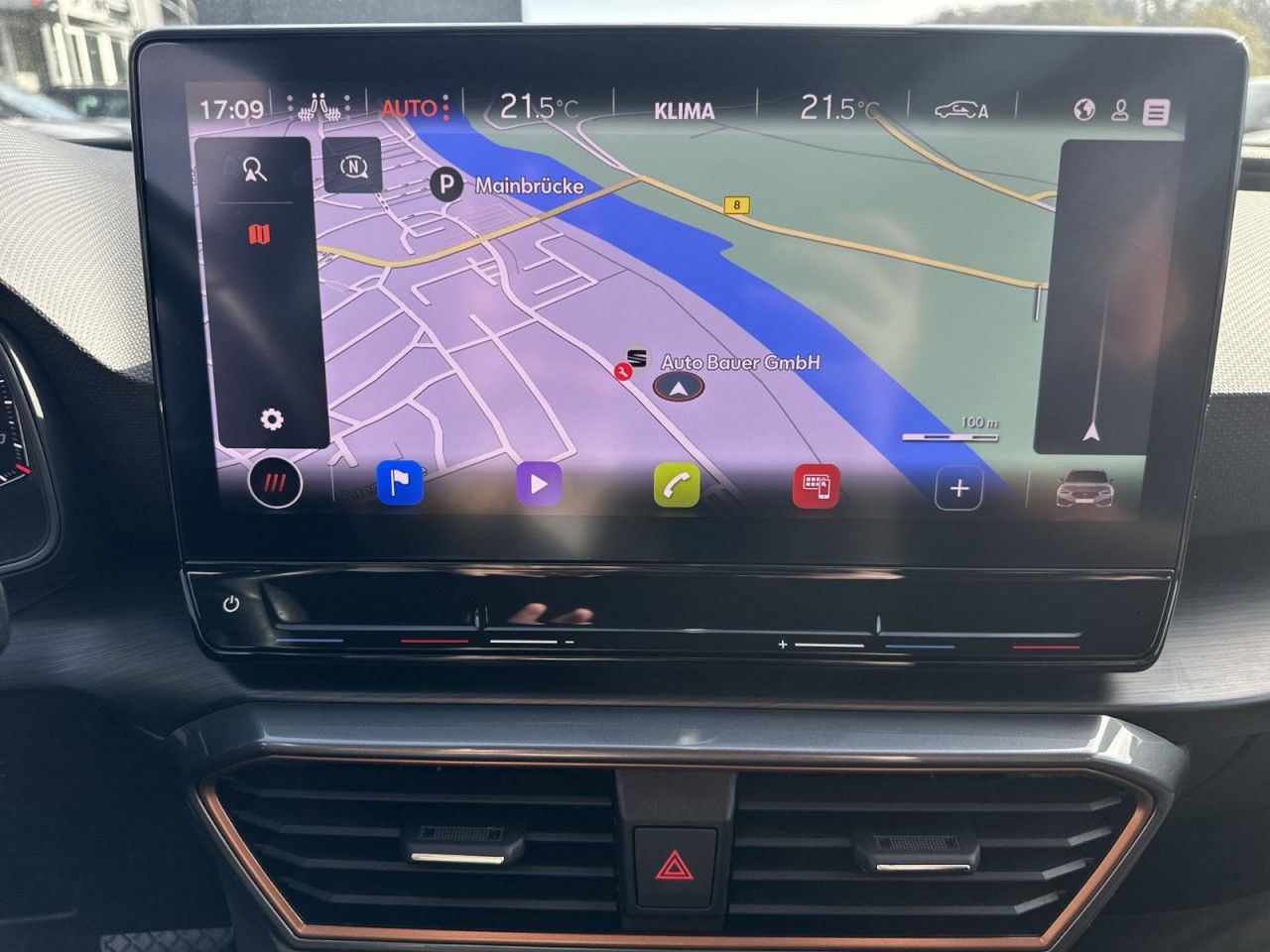 Fahrzeugabbildung CUPRA Leon Sportstourer 1.5 eTSI 150 PS DSG - mit KI generiert/bearbeitet
