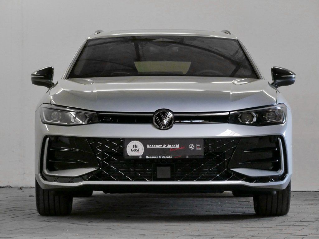Fahrzeugabbildung Volkswagen Passat Variant R-Line 2.0  TDI DSG AHK Pano