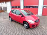 Mercedes-Benz A 150 BlueEFFICIENCY - - rote Mercedes-Benz A 150