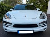 Porsche Cayenne SCHALTUNG - 09/2011 - BENZIN  AnhängerK - Porsche mit Benzin-Antrieb: Leder