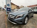 Mercedes-Benz GLA 250 4Matic Sport Utility Vehicle - blaue Mercedes-Benz GLA 250