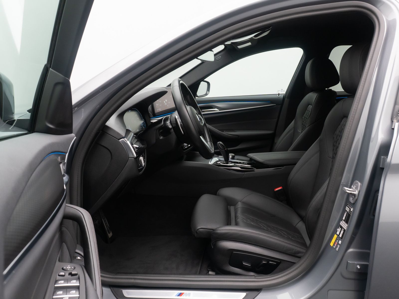 Fahrzeugabbildung BMW 545e xD M Sport Kamera DAB 4xKlima Alarm 19Zoll