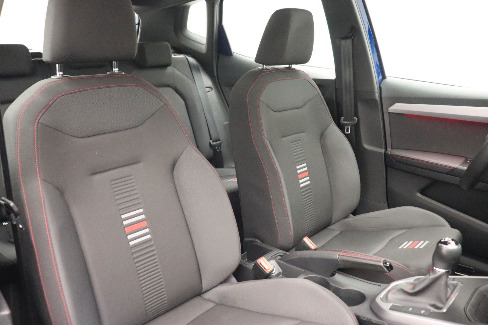 Fahrzeugabbildung SEAT Arona 1.5 FR NAVI AHK KAMERA