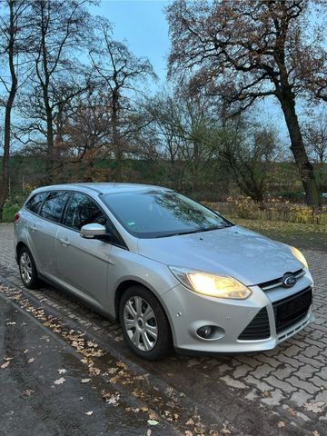 Ford Focus 1.6 TDCI Kombi/Gepflegt! Servic...