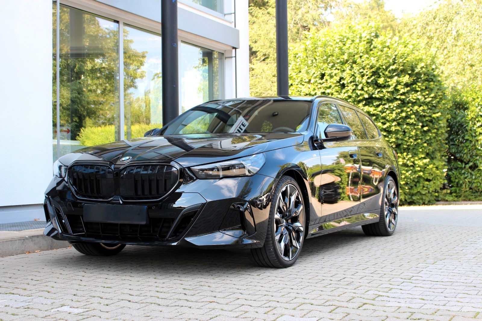 BMW 520d Touring/ MSPORT PRO / SHADOW LINE / ICONIC BMW 520d Touring/ MSPORT PRO / SHADOW LINE / ICONIC