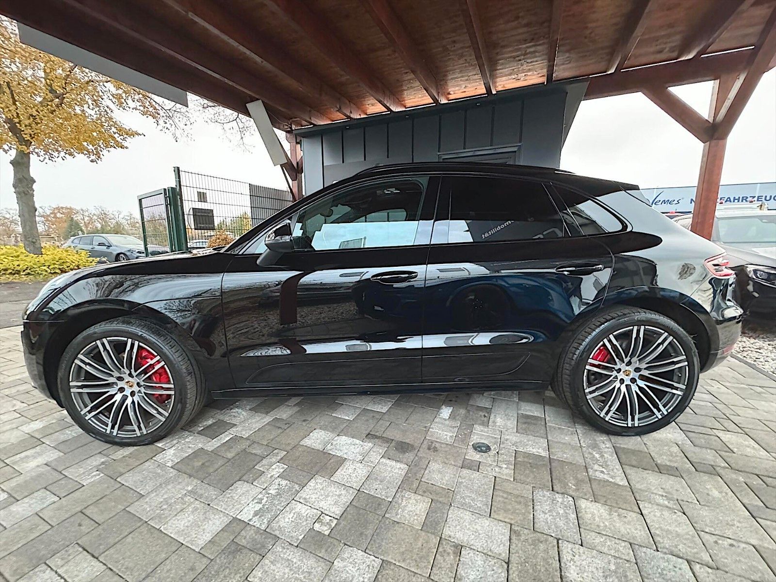 Fahrzeugabbildung Porsche Macan Turbo Carbon CHRONO *ACC*PANO*21 ZOLL*