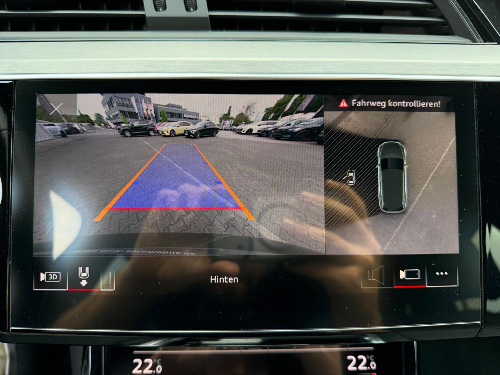 Fahrzeugabbildung Audi e-tron 55 QUAT 2X S LINE BLACK EDIT LUFT+360+AHK