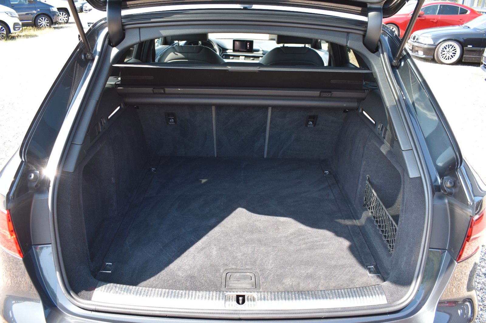Fahrzeugabbildung Audi A4 Avant 35 TFSI sport S-line Service neu