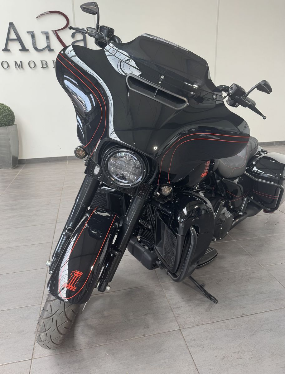 Fahrzeugabbildung Harley-Davidson Street Glide 103 Bagger CVO Heck NAV+LED+TEMPOMA