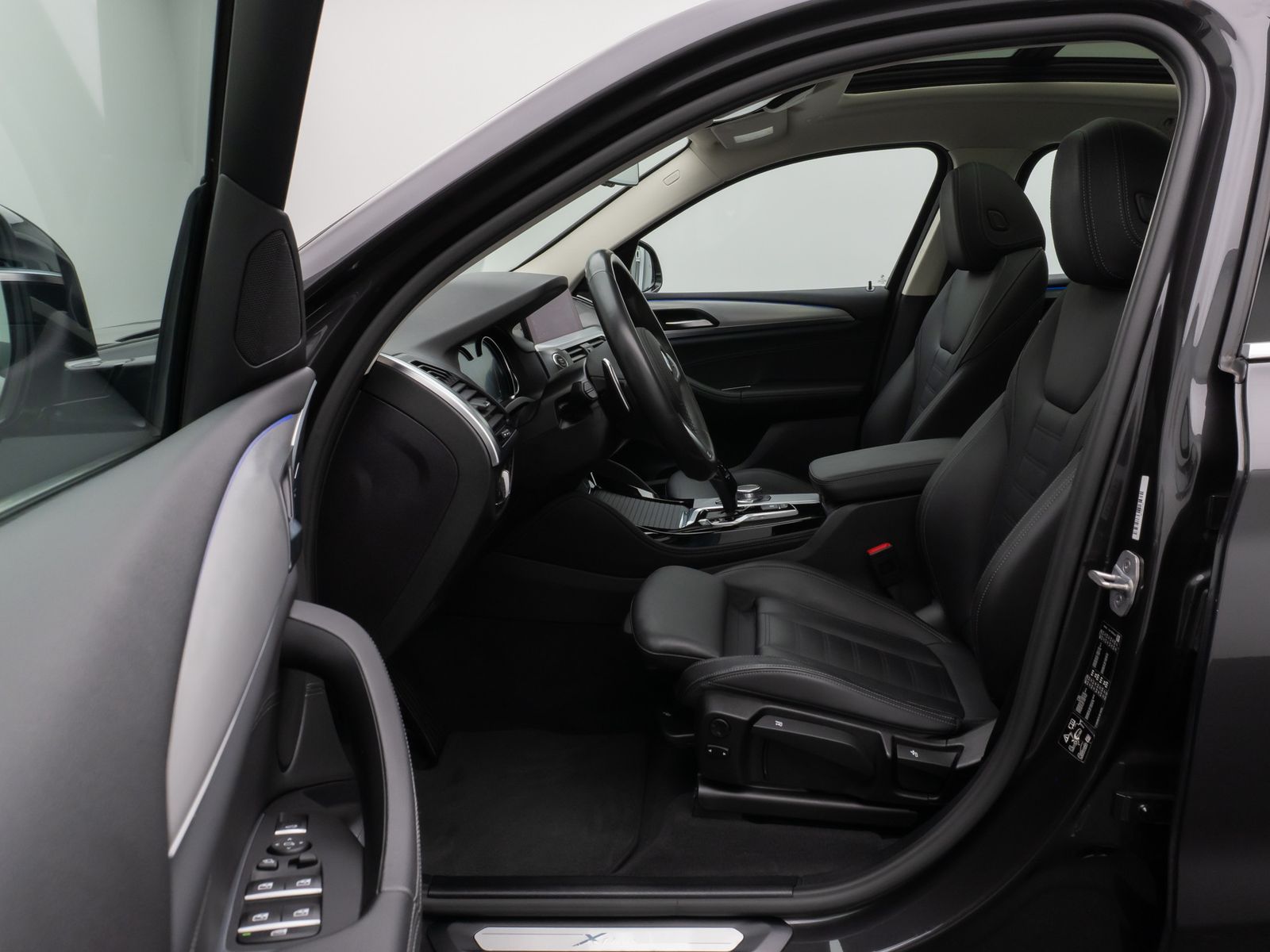 Fahrzeugabbildung BMW X4 xD30i xLine Panorama Kamera HUD HiFi DisplKey