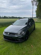 Volkswagen Golf 2.0 TSI DSG 4MOTION R Variant R - Volkswagen Golf mit Benzin-Antrieb: Kombi, 2.0